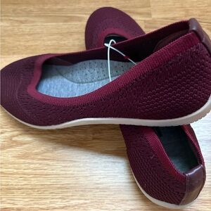 NWT burgundy flats, size 8